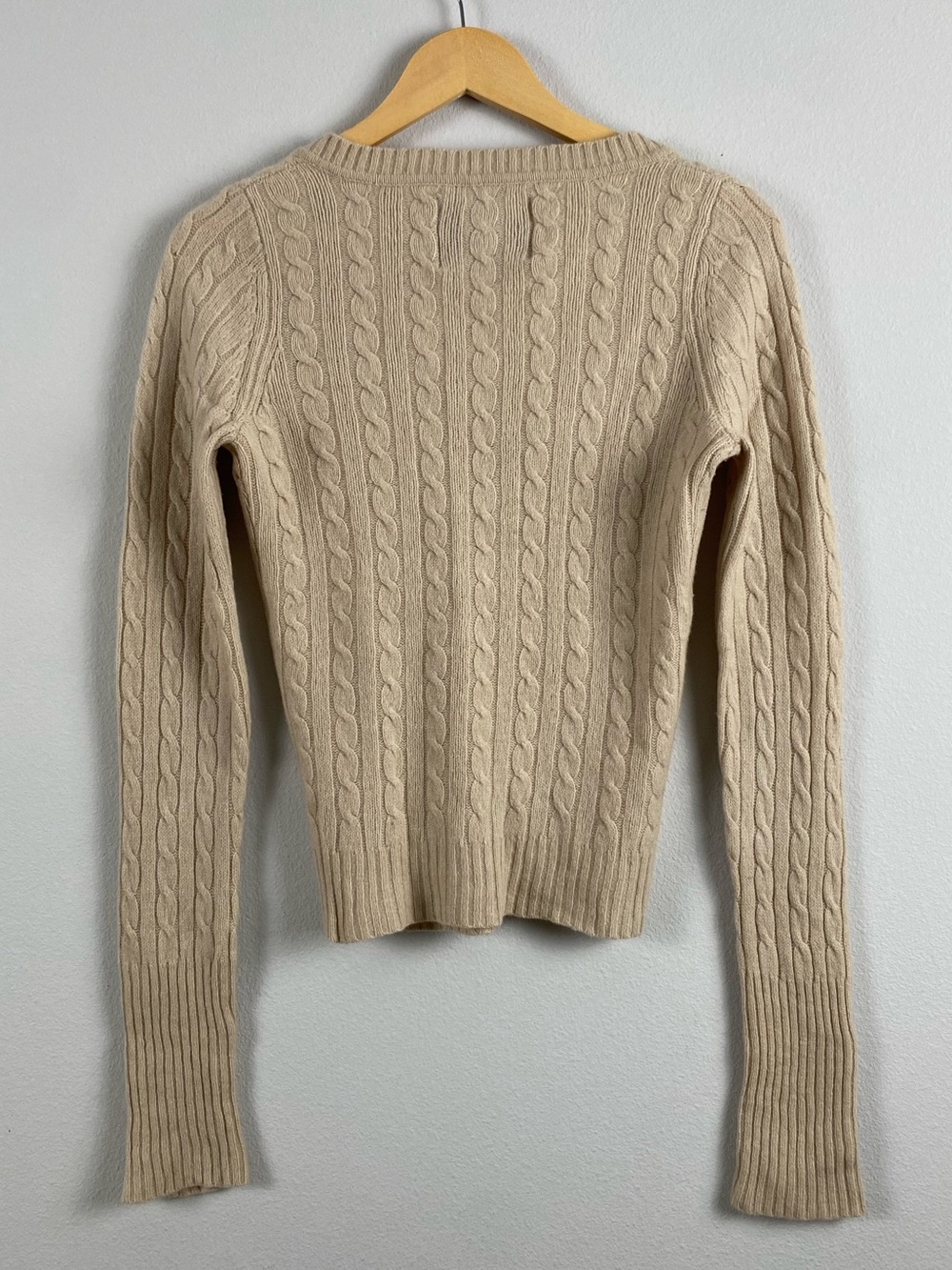 Abercrombie & Fitch Vintage Wool Blend Cable Knit V Neck Long Sleeve Sweater - Picture 2 of 15